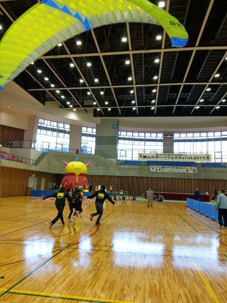 出張!屋内パラグライダー体験