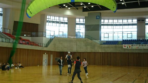 屋内パラグライダー体験2
